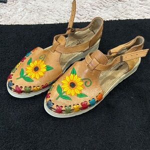 Floral Embroidered Women's Tan Sandals